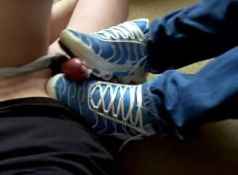 Filho de menor batendo uma de Nike Tn para seu pai at&#233; ele gozar...