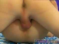 Pinoy young actor exposed large penis and...