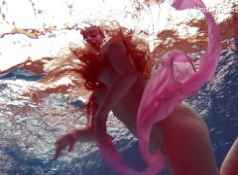 Redhead Simonna showing her body underwater...