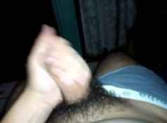 Tocando uma com o chinelo delicioso do meu vizinho...